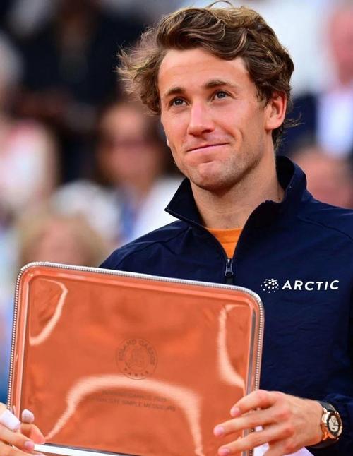 意媒：因西涅优先考虑加盟拉齐奥，他正等待俱乐部的明确信号（意媒：因西涅首选加盟拉齐奥，正等待俱乐部明确表态）